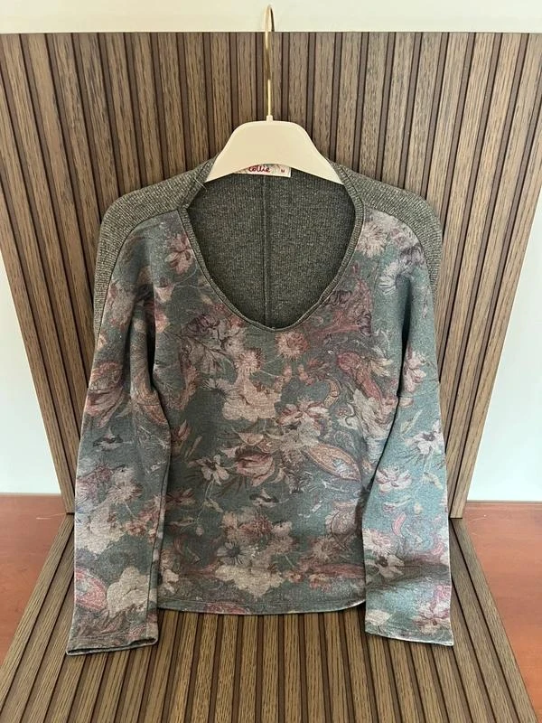 Blusa de Manga Comprida com Padrão Floral de Tom Verde